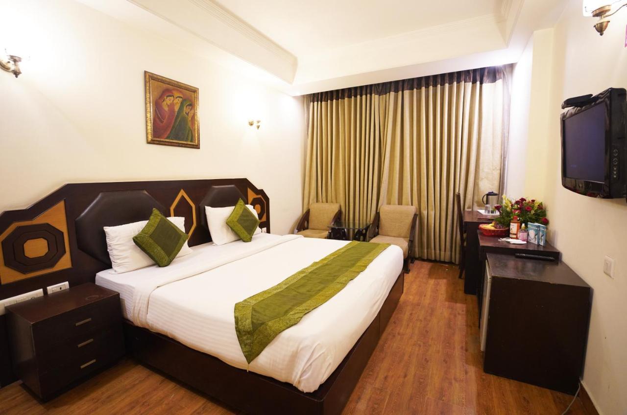 Airport Hotel Grand By Fantasia New Delhi Exterior photo