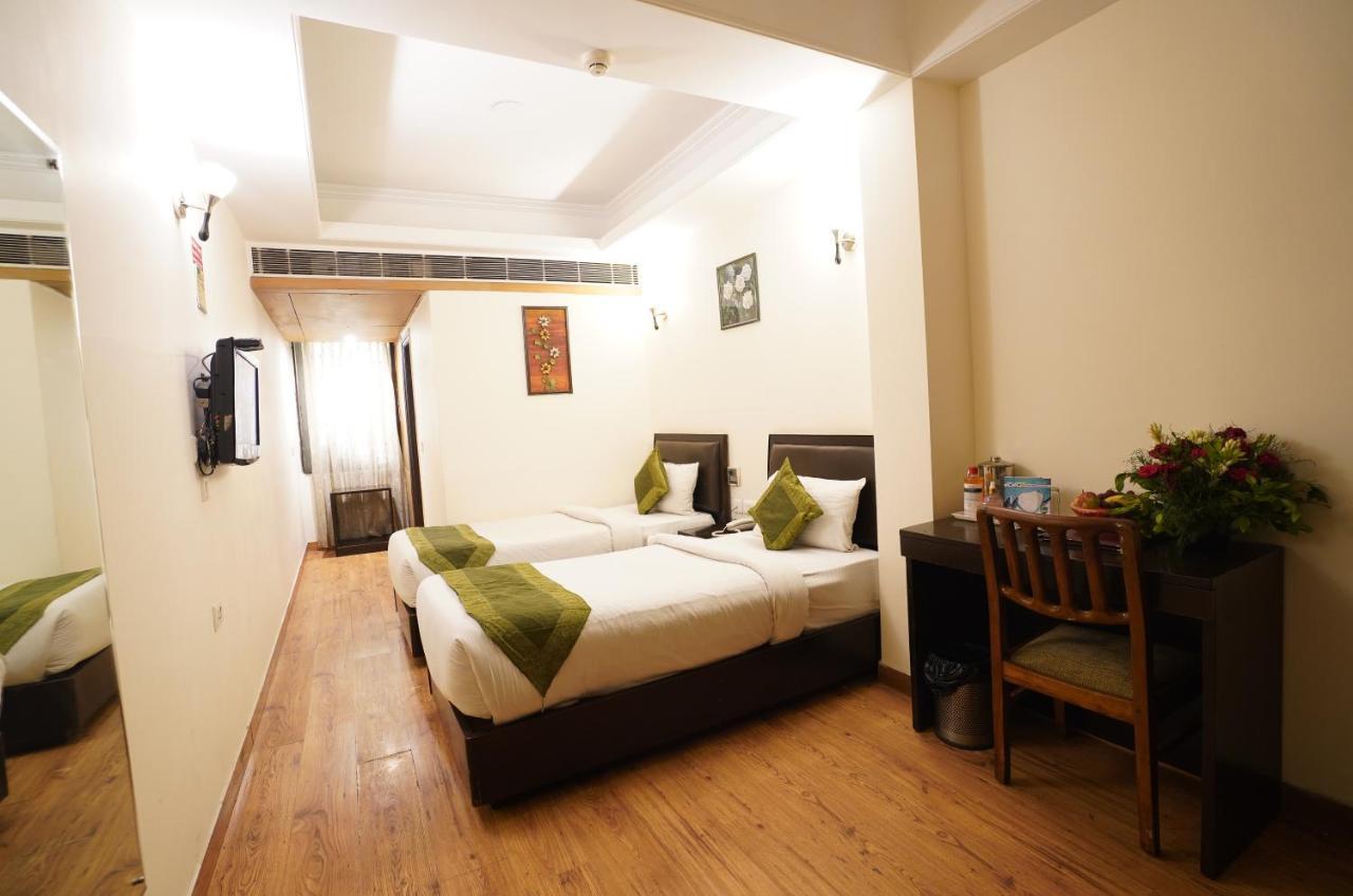 Airport Hotel Grand By Fantasia New Delhi Exterior photo
