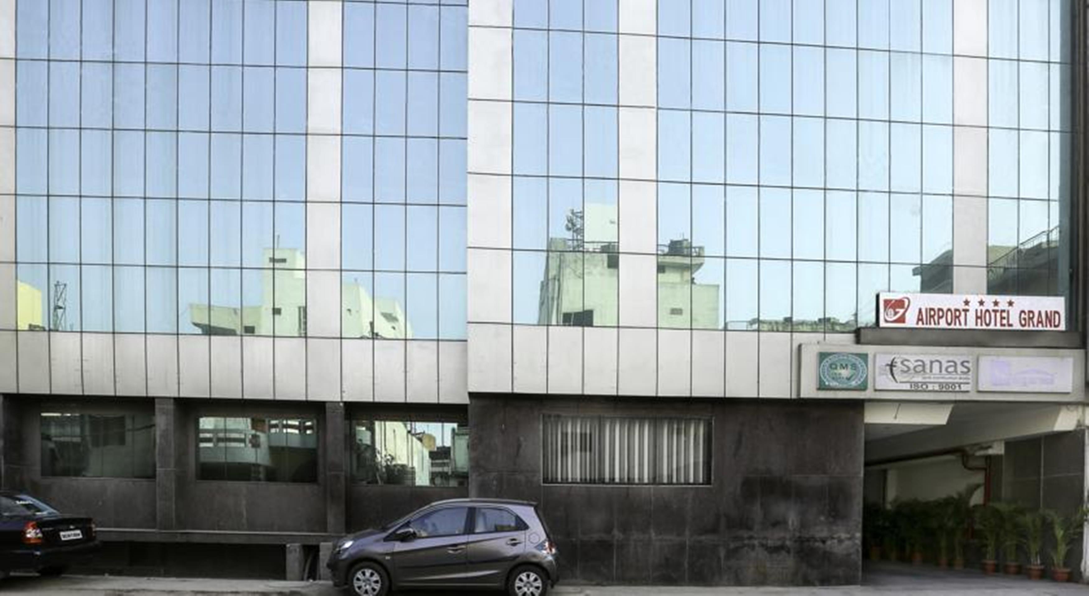 Airport Hotel Grand By Fantasia New Delhi Exterior photo