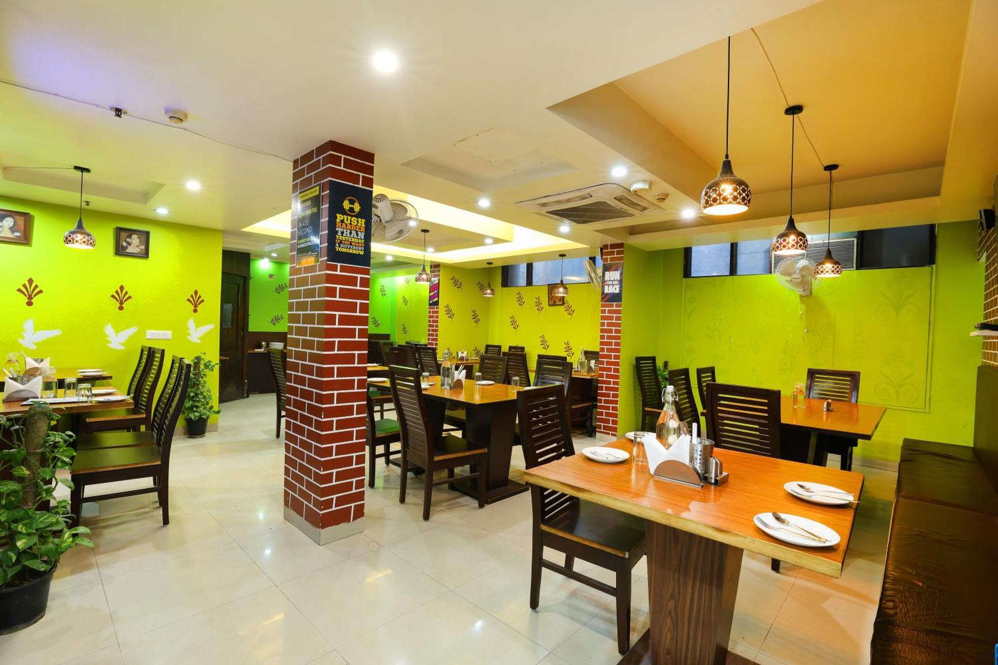 Airport Hotel Grand By Fantasia New Delhi Exterior photo