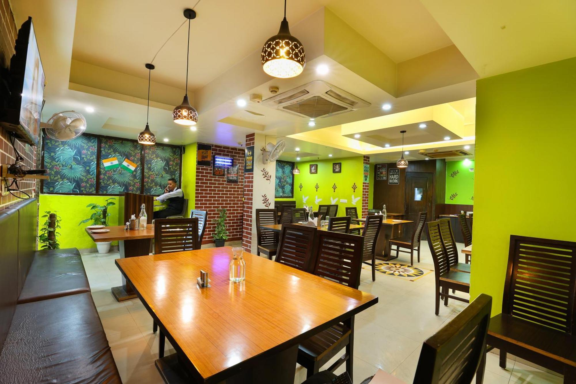 Airport Hotel Grand By Fantasia New Delhi Exterior photo