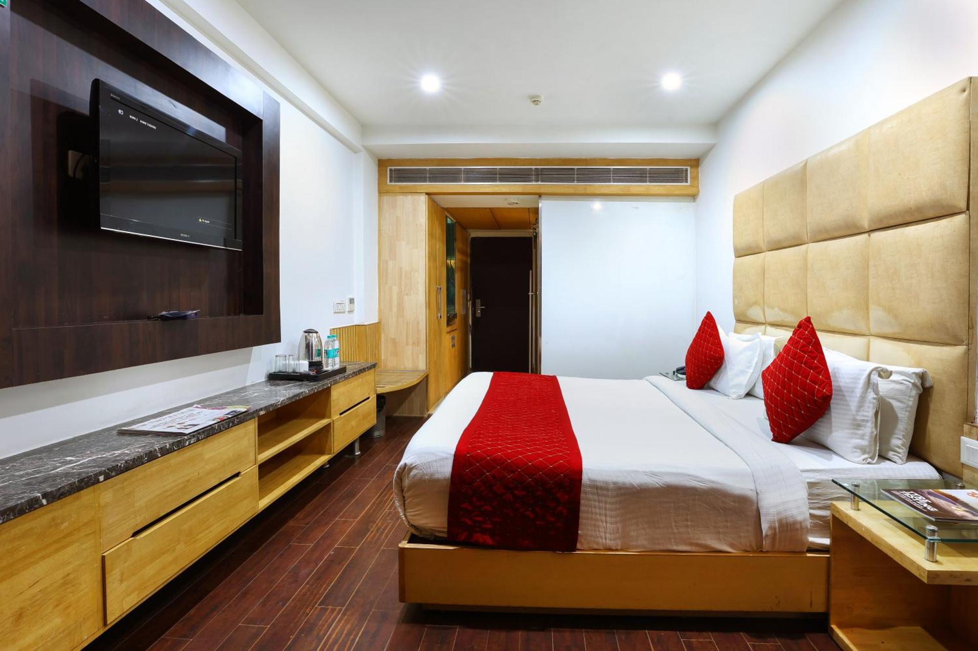 Airport Hotel Grand By Fantasia New Delhi Exterior photo