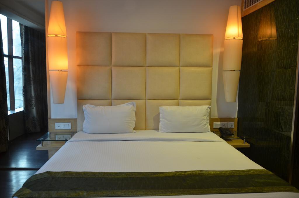 Airport Hotel Grand By Fantasia New Delhi Exterior photo